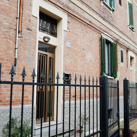 The Attico Chic Urban Free Parking