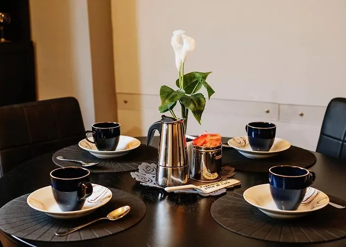 The Attico Chic Urban Free Parking *