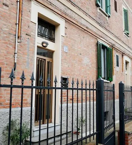 The Attico Chic Urban Free Parking